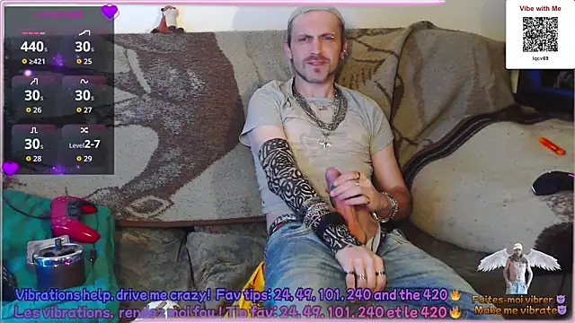 Snapshot of SwatRocShy chatting on 04.18.26 SwatRocShy online show from 04.18.26