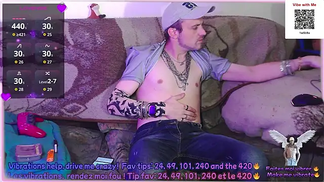 Snapshot of SwatRocShy chatting on 04.21.26 SwatRocShy online show from 04.21.26