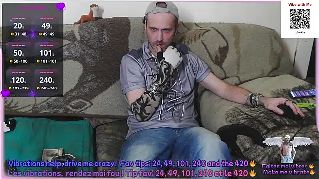Snapshot of SwatRocShy chatting on 05.08.26 SwatRocShy online show from 05.08.26