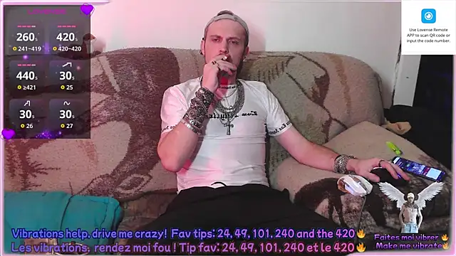 Snapshot of SwatRocShy chatting on 05.14.26 SwatRocShy online show from 05.14.26