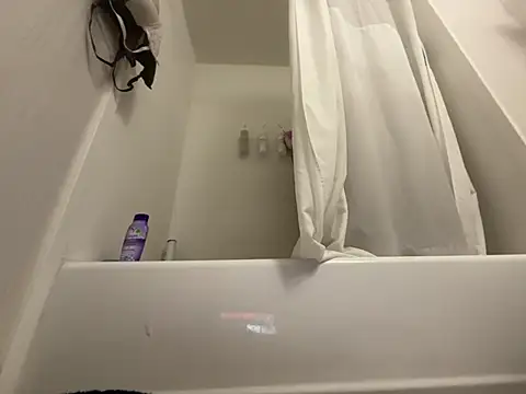 Goldie Glows63 online show from 04.15.26