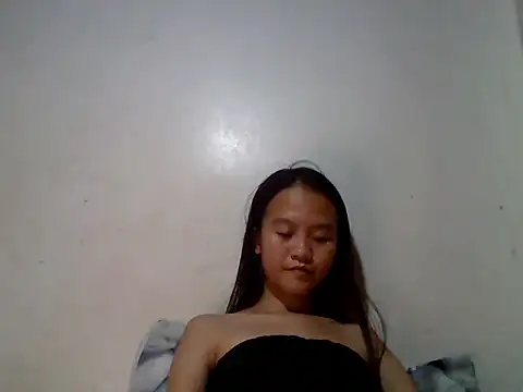 Yourlilpinayy online show from 04.18.26