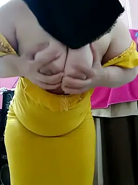 Snapshot of Warda_Egy chatting on 03.28.26 Warda Egy online show from 03.28.26