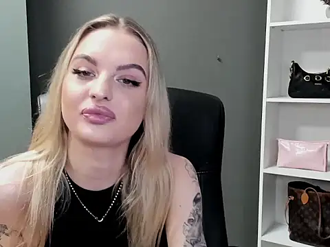 Snapshot of BlankaXCute chatting on 02.07.26 BlankaXCute online show from 02.07.26