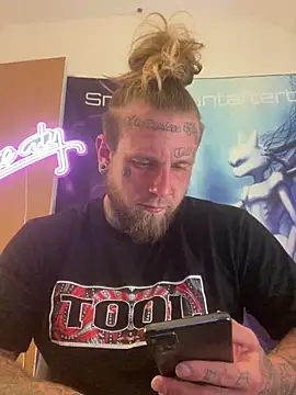 Snapshot of Smokebluntafterblunt chatting on 05.25.26 Smokebluntafterblunt online show from 05.25.26