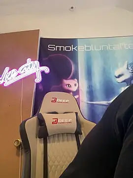 Snapshot of Smokebluntafterblunt chatting on 05.25.26 Smokebluntafterblunt online show from 05.25.26
