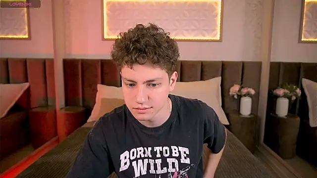 Snapshot of StefanBev chatting on 02.18.26 StefanBev online show from 02.18.26