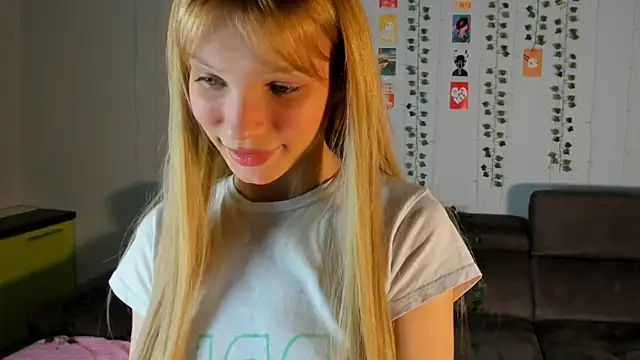 Snapshot of Kiracute18 chatting on 03.12.26 Kiracute18 online show from 03.12.26