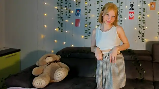 Snapshot of Kiracute18 chatting on 03.24.26 Kiracute18 online show from 03.24.26