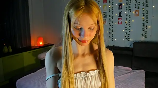 Snapshot of Kiracute18 chatting on 04.03.26 Kiracute18 online show from 04.03.26