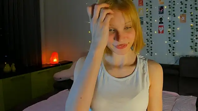 Snapshot of Kiracute18 chatting on 04.05.26 Kiracute18 online show from 04.05.26