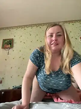 Snapshot of Mommy-girl-Lola chatting on 04.07.26 Mommy-girl-Lola online show from 04.07.26