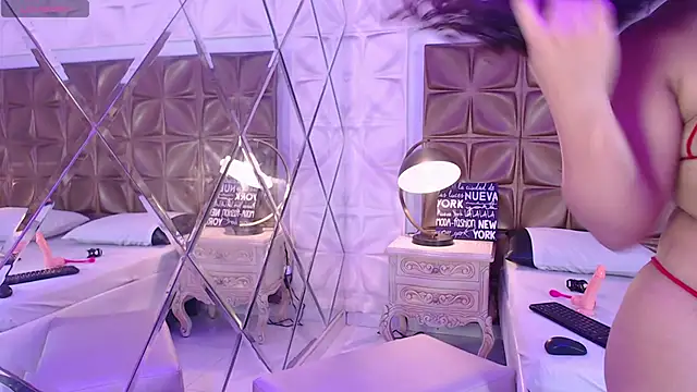 LunaJohns online show from 04.15.26