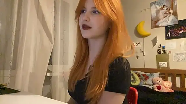 Snapshot of DynaLoom chatting on 02.17.26 DynaLoom online show from 02.17.26