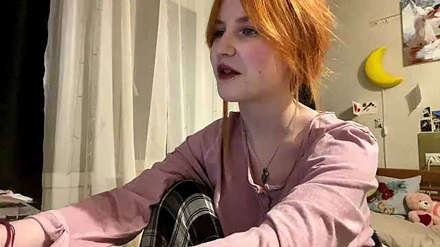 Snapshot of DynaLoom chatting on 02.24.26 DynaLoom online show from 02.24.26