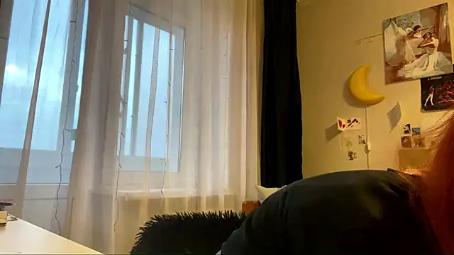 Snapshot of DynaLoom chatting on 03.16.26 DynaLoom online show from 03.16.26