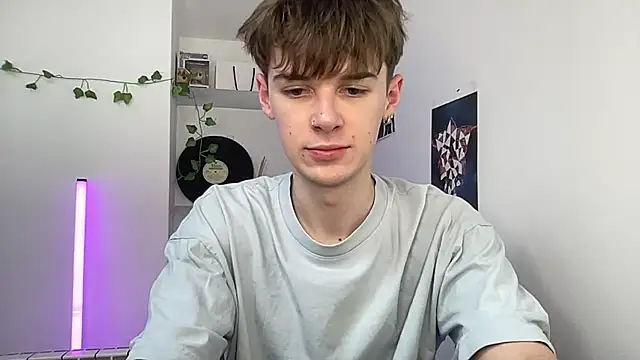 Snapshot of YourMilkyGuy chatting on 04.17.26 YourMilkyGuy online show from 04.17.26