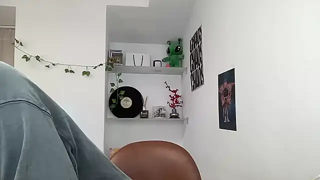Snapshot of YourMilkyGuy chatting on 07.01.26 YourMilkyGuy online show from 07.01.26