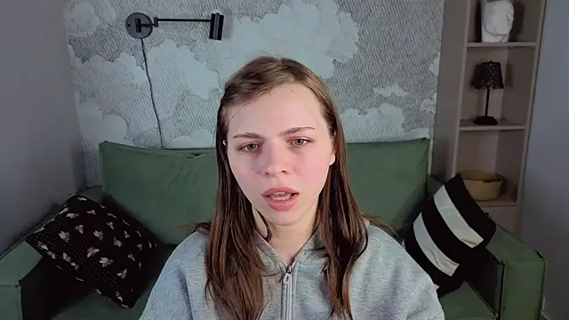 Snapshot of LesleySky chatting on 02.22.26 LesleySky online show from 02.22.26