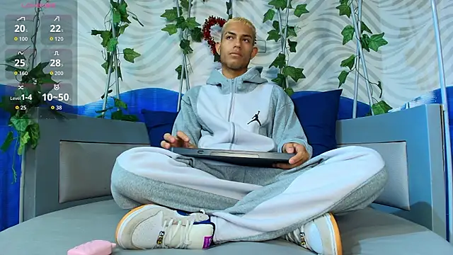 Snapshot of ItsZairen chatting on 02.21.26 ItsZairen online show from 02.21.26