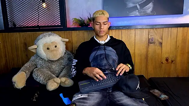 ItsZairen online show from 03.06.26