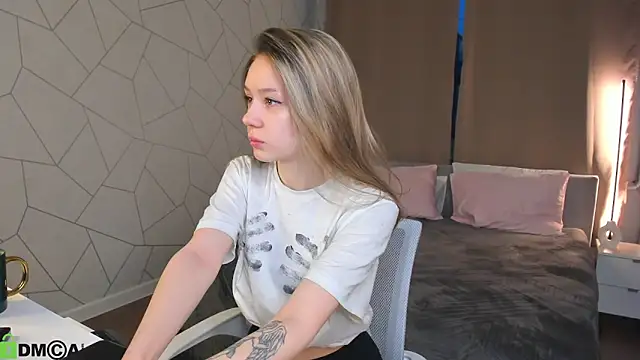 Snapshot of Mini_Allice chatting on 02.12.26 Mini Allice online show from 02.12.26