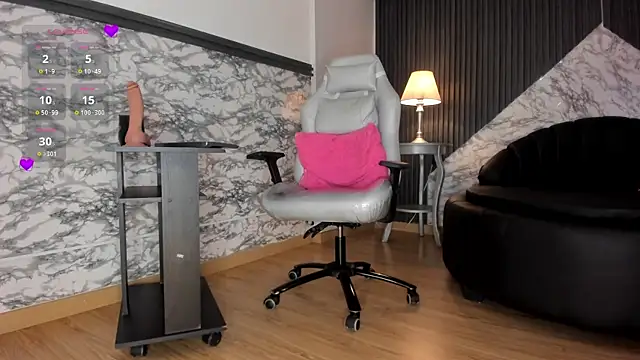 AmandaSilkHeels online show from 04.14.26