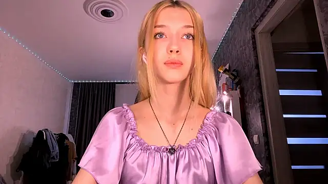 Snapshot of TaliCaan chatting on 02.14.26 TaliCaan online show from 02.14.26