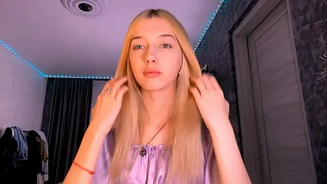 Snapshot of TaliCaan chatting on 02.15.26 TaliCaan online show from 02.15.26