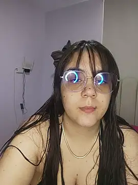 Snapshot of its_lauu_ chatting on 02.08.26 its lauu online show from 02.08.26