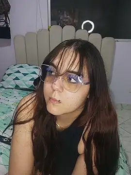 Snapshot of its_lauu_ chatting on 02.23.26 its lauu online show from 02.23.26