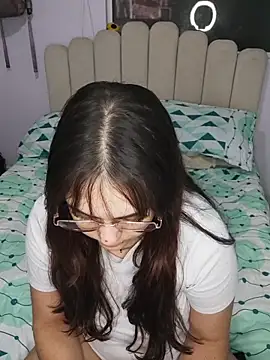 Snapshot of its_lauu_ chatting on 02.24.26 its lauu online show from 02.24.26