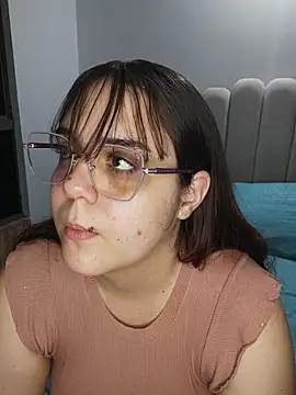 Snapshot of its_lauu_ chatting on 02.28.26 its lauu online show from 02.28.26