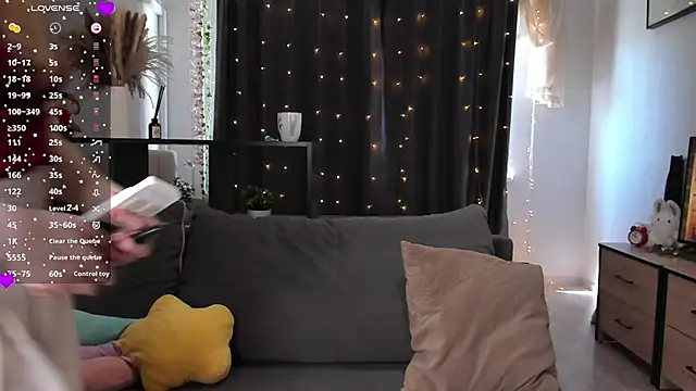 Snapshot of AmyLouWood chatting on 04.26.26 AmyLouWood online show from 04.26.26