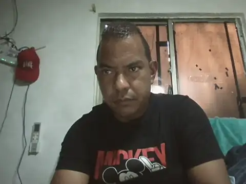 Snapshot of Quillero18 chatting on 06.04.26 Quillero18 online show from 06.04.26