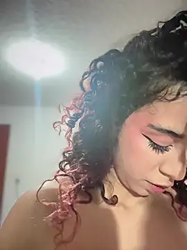 Woo isDaphne online show from 03.22.26