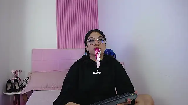 Snapshot of sharlotaustral18 chatting on 02.10.26 sharlotaustral18 online show from 02.10.26