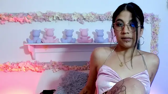 Snapshot of sharlotaustral18 chatting on 02.17.26 sharlotaustral18 online show from 02.17.26