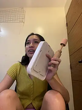Snapshot of goddess_athena69 chatting on 04.19.26 goddess athena69 online show from 04.19.26