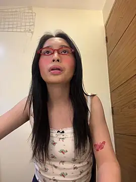 Snapshot of goddess_athena69 chatting on 04.21.26 goddess athena69 online show from 04.21.26