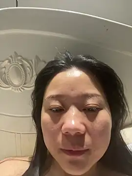 Snapshot of DDoo21 chatting on 04.16.26 DDoo21 online show from 04.16.26
