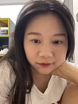 Snapshot of DDoo21 chatting on 04.25.26 DDoo21 online show from 04.25.26