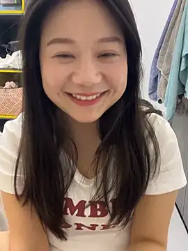 Snapshot of DDoo21 chatting on 04.25.26 DDoo21 online show from 04.25.26