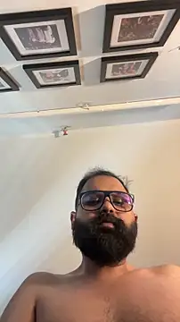 Snapshot of beerboy2222 chatting on 04.15.26 beerboy2222 online show from 04.15.26