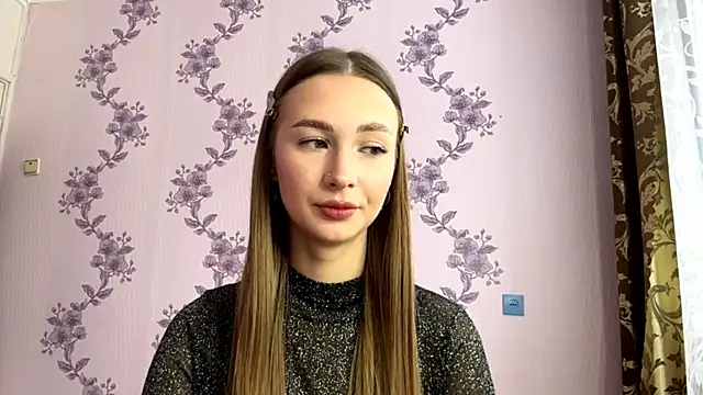 LacieHelaire online show from 03.03.26