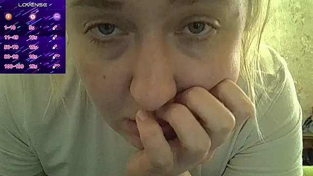 Snapshot of CurvyWild_Lady30 chatting on 04.22.26 CurvyWild Lady30 online show from 04.22.26