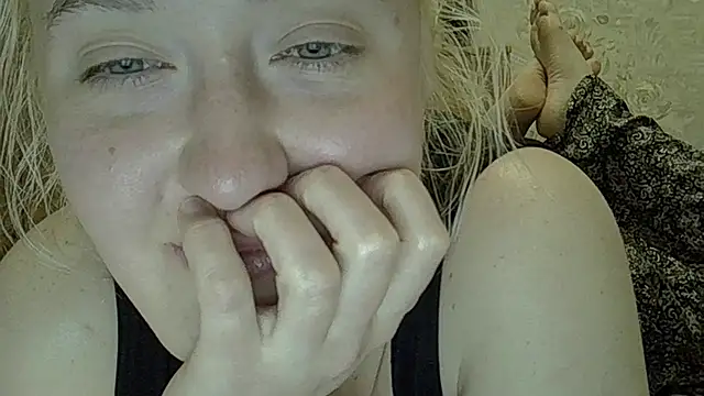 Snapshot of CurvyWild_Lady30 chatting on 05.05.26 CurvyWild Lady30 online show from 05.05.26