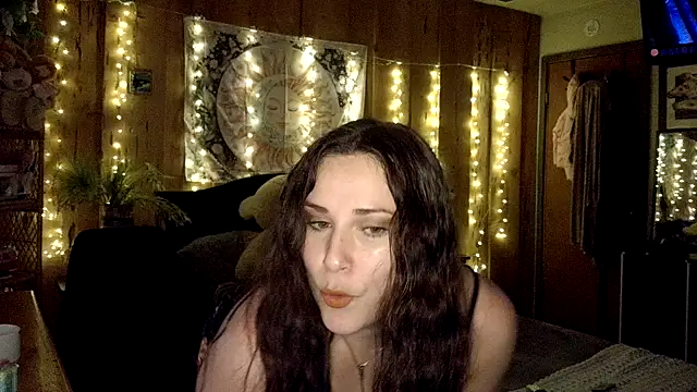 Snapshot of VelvetBrunetteXo chatting on 02.25.26 VelvetBrunetteXo online show from 02.25.26