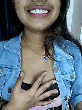 Snapshot of LIZANI_0 chatting on 02.28.26 LIZANI 0 online show from 02.28.26