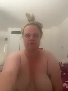Snapshot of Piper_Milf_36 chatting on 06.23.26 Piper Milf 36 online show from 06.23.26
